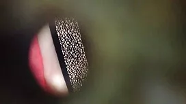 Nhột cô gái. Yêu cầu ...