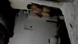 Natasha và Alex ở mộ ...