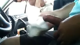 Hai cô gái dễ thương ...